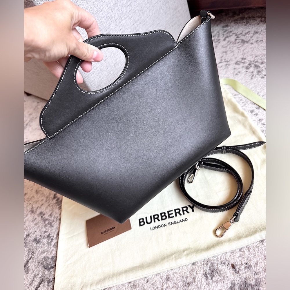 SOLD❗️❗️FIRM! Burberry Black Leather Soft Pocket Top Handle Crossbody Stitch - Picture 7 of 16
